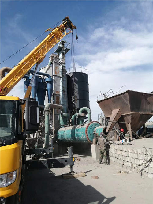 商丘市设备搬运等各类工程项目中，吊车起着关键作用