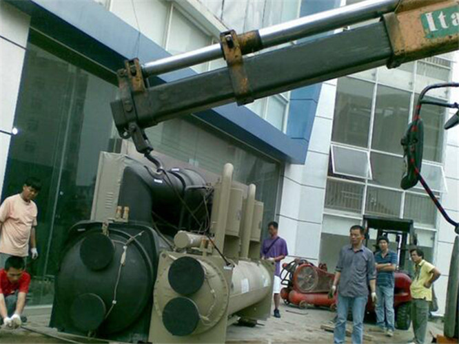 商丘市随车吊和汽车吊的核心区别是什么？哪种更省钱？