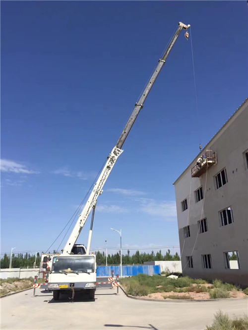 商丘市“轻装强干”—— 吊车的 “轻量化臂架” 技术